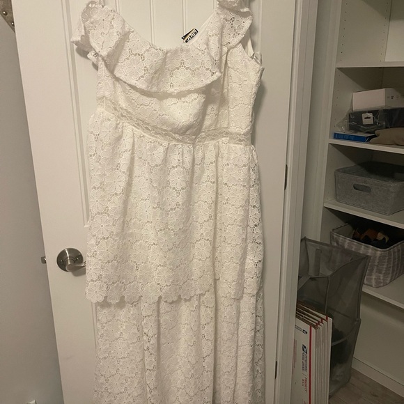 ARULA White One-Shoulder Lace Dress - Picture 2 of 2